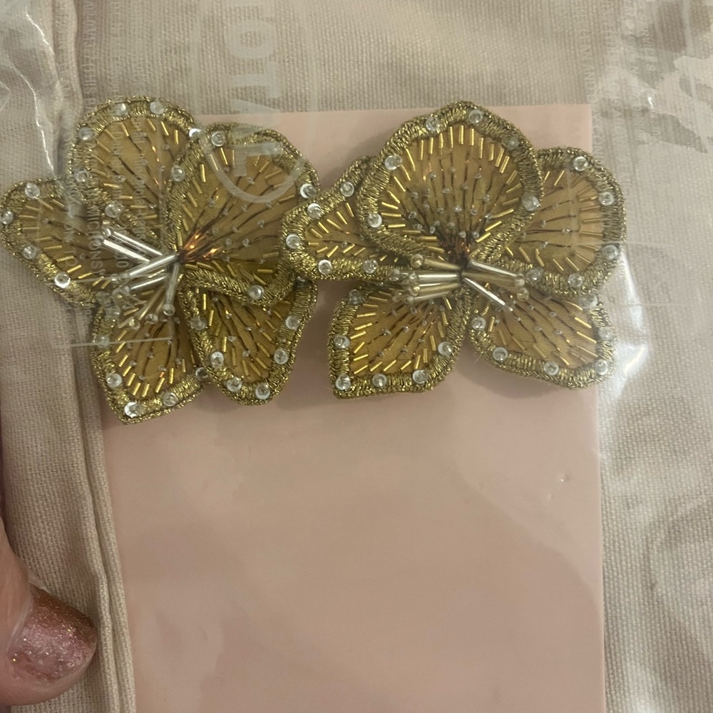 Mignonne Gavigan Gold Floral Bailee Earrings - Picture 3 of 4
